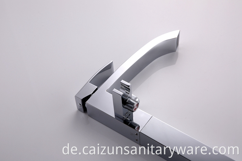 Freestanding Bathtub Faucet In Supporting Chrome